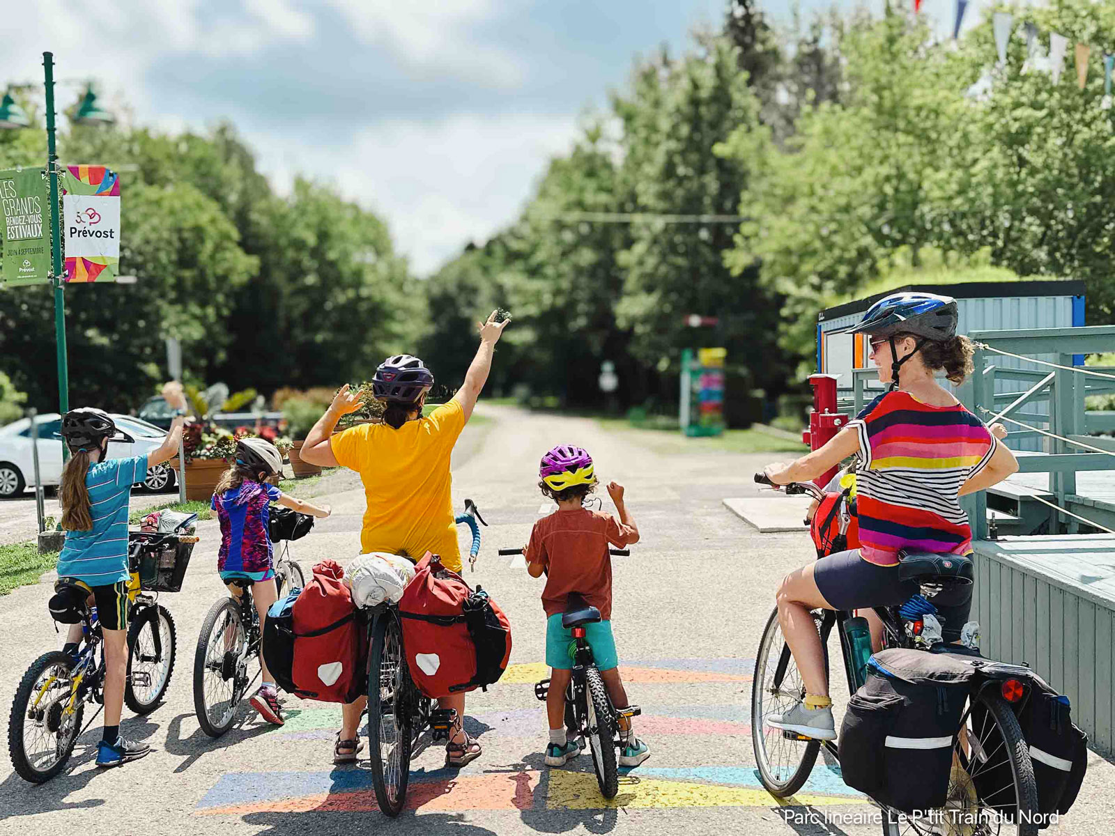 VÉLO SYMPATHIQUE EN FAMILLE